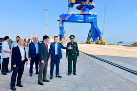 Phó Chủ tịch UBND tỉnh Nguyễn Hữu Quế chúc Tết một số doanh nghiệp đầu xuân Bính Ngọ