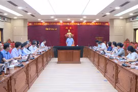 Phó Bí thư Thường trực Tỉnh ủy Rah Lan Chung làm việc với Văn phòng Tỉnh ủy