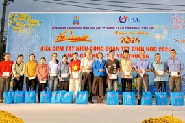 Ấm áp “Bữa cơm tất niên Công đoàn” tại Công ty cổ phần May Phù Cát