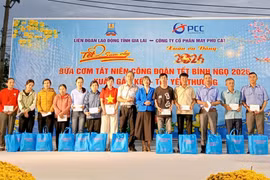 Ấm áp “Bữa cơm tất niên Công đoàn” tại Công ty cổ phần May Phù Cát