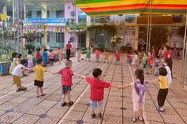 Mỗi giáo viên mầm non không kiêm nhiệm quá 2 nhiệm vụ