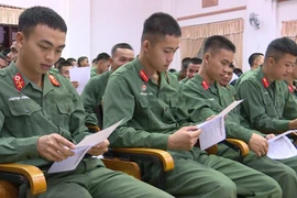 Trường Cao đẳng nghề số 21 tư vấn, định hướng nghề nghiệp cho gần 500 bộ đội xuất ngũ