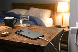 Apple cảnh báo thói quen nên tránh khi sạc pin iPhone qua đêm