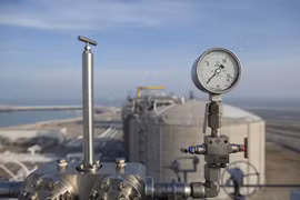 Nhà máy LNG của Qatar bị tấn công, giá dầu thô và khí đốt ở châu Âu tăng dữ dội