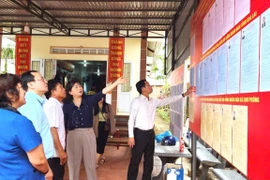 Giám đốc Sở Nội vụ Phạm Thị Tố Hải kiểm tra công tác chuẩn bị bầu cử tại 4 xã phía Tây Gia Lai