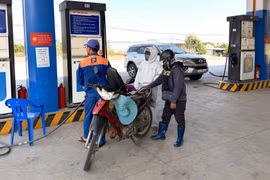 Giá dầu diesel giảm gần 10.000 đồng, xăng RON 95-III hạ thêm xấp xỉ 3.000 đồng/lít