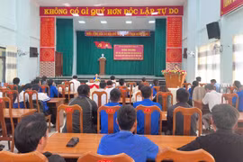 Chủ tịch UBND xã Đak Pơ đối thoại với đoàn viên, thanh niên