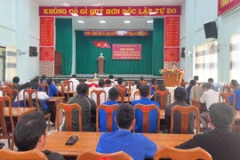 Chủ tịch UBND xã Đak Pơ đối thoại với đoàn viên, thanh niên