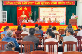 Các ứng cử viên ĐBQH khóa XVI tại đơn vị bầu cử số 2 tiếp xúc cử tri