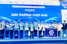 Gia Lai: Học sinh Trường THCS Nguyễn Du đoạt giải “Vượt Khó” tại VEX Robotics Competition
