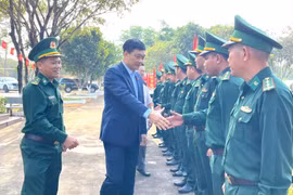 Phó Chủ tịch Quốc hội Vũ Hồng Thanh thăm, chúc Tết Đồn Biên phòng Ia O và nhân dân xã Ia Krái