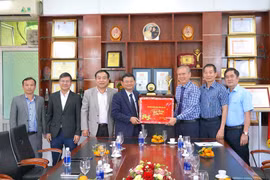 Phó Chủ tịch UBND tỉnh Nguyễn Tự Công Hoàng thăm, chúc Tết các đơn vị đầu xuân Bính Ngọ 