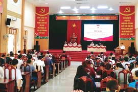 Ứng cử viên ĐBQH khóa XVI tại đơn vị bầu cử số 5 tiếp xúc cử tri 4 xã phía Tây Gia Lai 