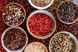 Giá hồ tiêu bật tăng 1.000-1.500 đồng/kg, cà phê giảm nhẹ