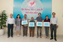 Gia Lai: Trao 80 triệu đồng cho các bệnh nhân có hoàn cảnh khó khăn
