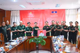 Binh đoàn 15 thăm, chúc Tết Bunpimay và kiểm tra Dự án cụm bản Mường Chăm tại Lào