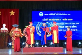 Trường Cao đẳng Kỹ thuật Công nghệ Quy Nhơn tổ chức ngày hội việc làm và trao bằng tốt nghiệp