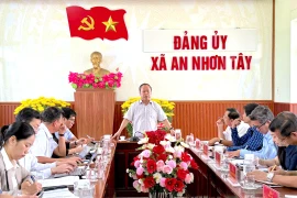 Phó Bí thư Tỉnh ủy Châu Ngọc Tuấn kiểm tra công tác chuẩn bị bầu cử tại xã An Nhơn Tây