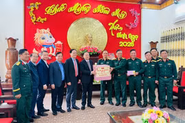 Lãnh đạo tỉnh Gia Lai thăm, chúc Tết Sư đoàn 2