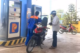 Xăng RON95-III tăng hơn 5.100 đồng/lít, dầu hỏa tăng gần 9.000 đồng/lít từ 23 giờ ngày 19-3