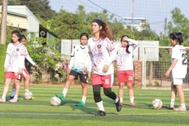 Tạo sân chơi bóng đá nữ các dân tộc thiểu số 