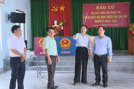 Phó Chủ tịch Thường trực UBND tỉnh Nguyễn Tuấn Thanh kiểm tra công tác chuẩn bị bầu cử tại xã Phù Mỹ Nam