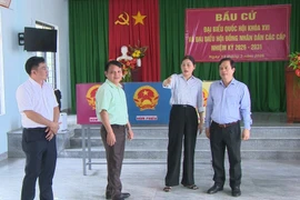 Phó Chủ tịch Thường trực UBND tỉnh Nguyễn Tuấn Thanh kiểm tra công tác chuẩn bị bầu cử tại xã Phù Mỹ Nam