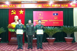 5 cá nhân thuộc Binh đoàn 15 được tặng Huân chương Anh dũng của Bộ Quốc phòng Lào