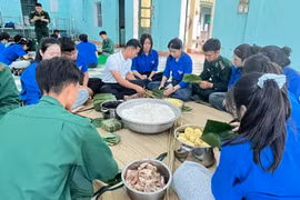 Sôi nổi "Hội thi gói bánh chưng xanh" đón Tết của thanh niên Hải đoàn Biên phòng 48 