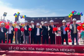 Cất nóc tòa tháp chung cư Simona Heights tại phường Quy Nhơn