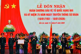 Đại đoàn Đồng Bằng (Sư đoàn 320) đón nhận Huân chương Bảo vệ Tổ quốc hạng Nhì