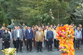 Phó Bí thư Tỉnh ủy Châu Ngọc Tuấn thăm Căn cứ địa cách mạng Khu 10 và tặng quà tại xã Krong