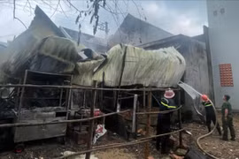 Khống chế, dập tắt nhanh vụ cháy nhà dân tại xã Tây Sơn