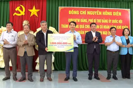 Phó Bí thư Đảng ủy Quốc hội Nguyễn Hồng Diên thăm, tặng quà Tết cho người dân Gia Lai