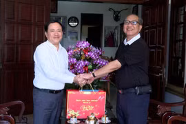 Chủ tịch UBND tỉnh Phạm Anh Tuấn thăm, chúc Tết các đồng chí nguyên lãnh đạo tỉnh