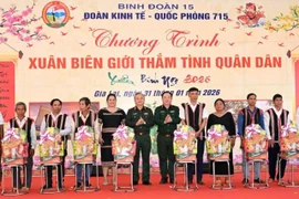 Binh đoàn 15 trao trên 30.000 suất quà “Xuân biên giới thắm tình quân dân”