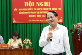 Lấy ý kiến nhận xét và tín nhiệm của cử tri nơi cư trú ứng cử đại biểu HĐND tỉnh đối với Chủ tịch UBND tỉnh Phạm Anh Tuấn.
