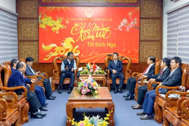 Phó Chủ tịch UBND tỉnh Nguyễn Hữu Quế tiếp xã giao Tổng lãnh sự quán Ấn Độ tại TP. Hồ Chí Minh