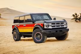 Với mức giá chỉ từ 894 triệu đồng, Ford Bronco 2025 cạnh tranh mạnh mẽ trong phân khúc xe địa hình