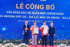 Công bố và trao văn bằng bảo hộ nhãn hiệu chứng nhận “Mắc ca Kbang-Gia Lai” và “Heo Broong Đức Cơ-Gia Lai”