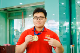 Huy chương Vàng Olympic Tin học Quốc tế Lê Kiến Thành được cấp học bổng toàn phần trị giá gần 300 triệu đồng