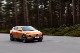 VinFast VF6 nhiều ưu đãi trong tháng 7-2025, giá lăn bánh chỉ từ 692 triệu đồng. Ảnh: S.T