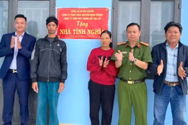 Khánh thành và bàn giao nhà tình nghĩa cho hộ nghèo tại xã Kông Bờ La