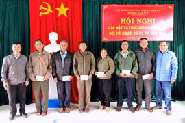 Đak Pơ tặng 20 suất quà cho người có uy tín