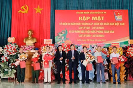 Ia Pa gặp mặt cán bộ Quân đội nghỉ hưu, nghỉ công tác nhân dịp 22-12