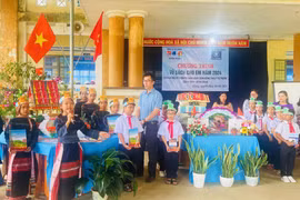 Trao tặng 4 “Tủ sách cho em” tại huyện Kbang