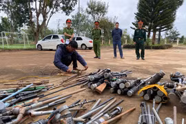 Chư Pưh tiêu hủy 191 vũ khí, vật liệu nổ