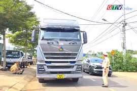 Pleiku kiên quyết xử lý xe chở quá khổ, quá tải