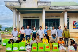 Hội Đông y tỉnh Gia Lai tặng 100 suất quà cho hộ nghèo tại Chư Păh