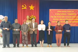 Pleiku: Trao 184 thẻ bảo hiểm y tế cho đồng bào dân tộc thiểu số khó khăn